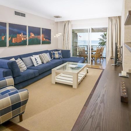Hb - Comfortable Beachfront Holiday Apartment Estepona Bagian luar foto