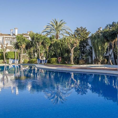 Hb - Comfortable Beachfront Holiday Apartment Estepona Bagian luar foto