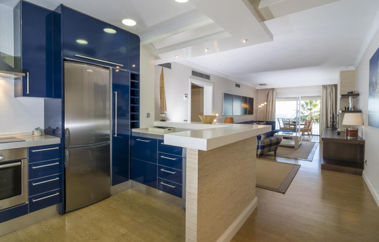 Hb - Comfortable Beachfront Holiday Apartment Estepona Bagian luar foto