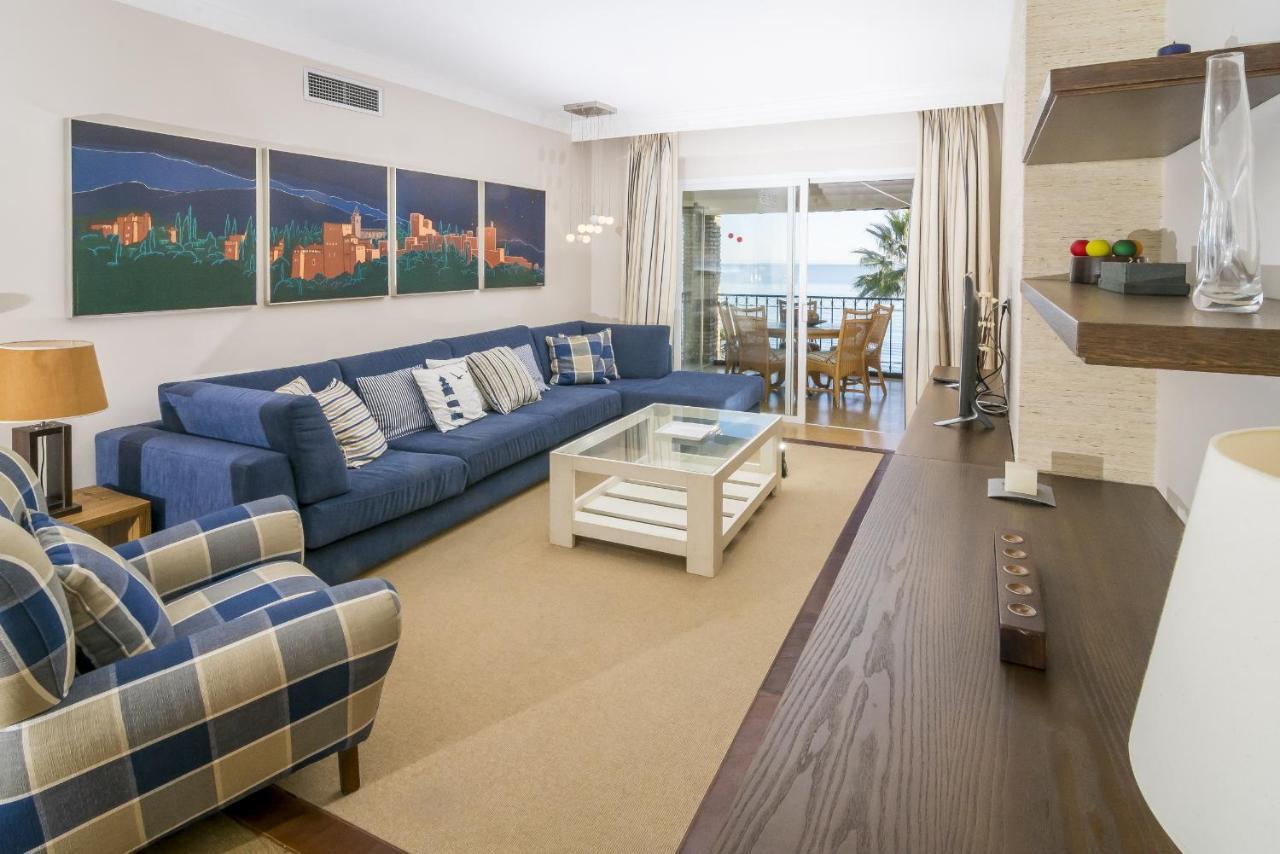 Hb - Comfortable Beachfront Holiday Apartment Estepona Bagian luar foto