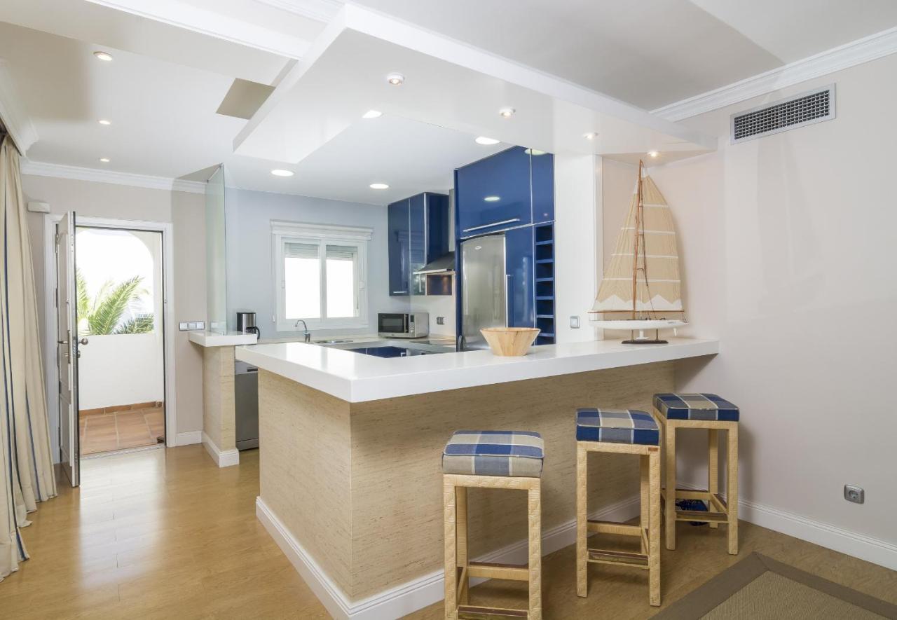Hb - Comfortable Beachfront Holiday Apartment Estepona Bagian luar foto