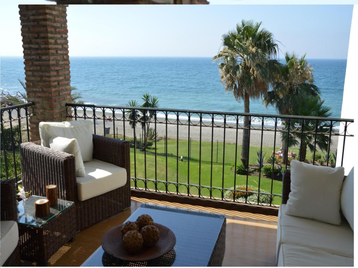 Hb - Comfortable Beachfront Holiday Apartment Estepona Bagian luar foto